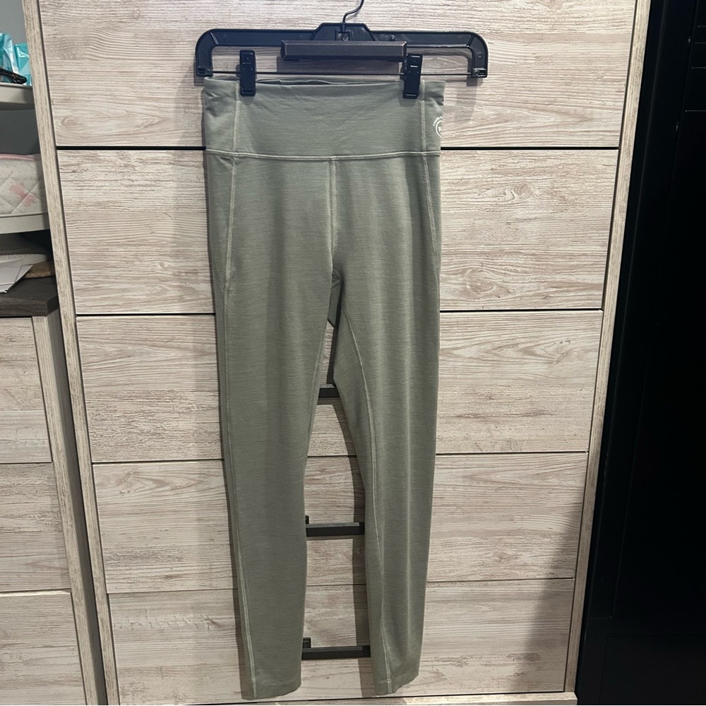 Allbirds Women's Natural Flow Legging In a Sage Green Color size XS - Picture 3 of 7